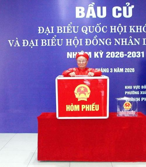 Ông Phạm Minh Trọng (84 tuổi) tham gia bầu cử