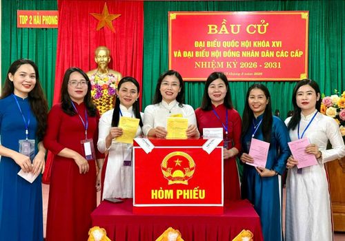 Sự đoàn kết và niềm vui hiện rõ trên từng gương mặt mỗi cử tri là cán bộ, hội viên phụ nữ tỉnh nhà.