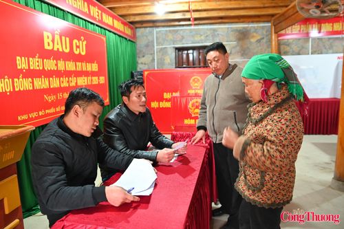 Khu vực bỏ phiếu số 03 Lũng Cú, tỉnh Hà Giang. Ảnh Nam Nguyễn