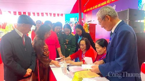 Cử tri được hướng dẫn đăng ký các bước đầu tiên để tham gia bỏ phiếu bầu cử.