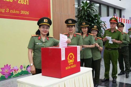 Với sự chuẩn bị chu đáo, nghiêm túc, công tác bầu cử diễn ra đúng quy định, nhanh gọn. H. Nhung