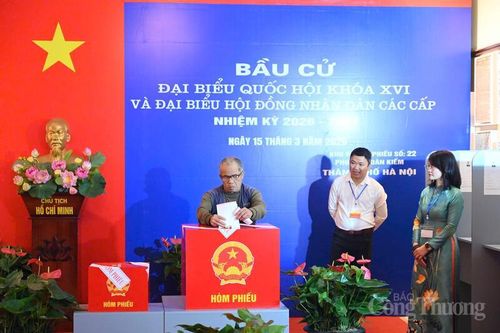 Việc đặt khu vực bỏ phiếu tại di tích 48 Hàng Ngang luôn nhận được sự quan tâm của người dân và du khách. Nhiều người bày tỏ sự xúc động khi được thực hiện quyền công dân tại nơi từng chứng kiến những quyết định lịch sử của dân tộc.