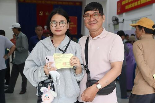 Cử tri trẻ tuổi tại Khánh Hòa đã tham gia bỏ phiếu bầu cử.