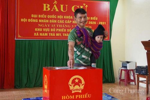 Cử tri xã miền núi Nam Trà My hân hoan bỏ phiếu bầu người đại diện cho ý chí, nguyện vọng của Nhân dân.