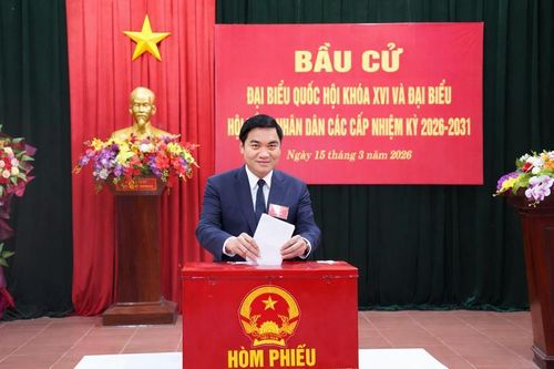 Phó Bí Thường trực Tỉnh ủy, Chủ tịch HĐND tỉnh Nghệ An bỏ phiếu bầu đại biểu Quốc hội khóa XVI và đại biểu HĐND các cấp, nhiệm kỳ 2026 - 2031.