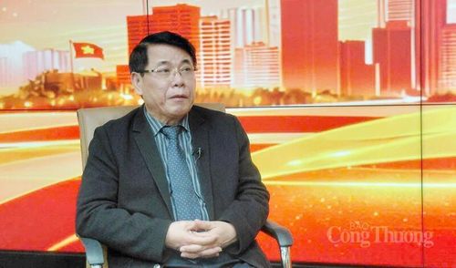 GS.TSKH Phan Xuân Sơn, nguyên Giảng viên cao cấp Học viện Chính trị quốc gia Hồ Chí Minh, nguyên Ủy viên Hội đồng Lý luận Trung ương, Ủy viên Ủy ban Trung ương Mặt trận Tổ quốc Việt Nam, thành viên Hội đồng tư vấn Dân chủ và Pháp luật của Mặt trận Tổ quốc Việt Nam. Ảnh: Nguyễn Hạnh