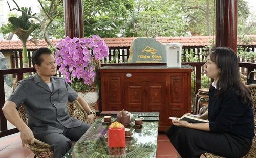 Tiến sĩ Bùi Sỹ Lợi - nguyên Phó Chủ nhiệm Thường trực Ủy ban về các vấn đề xã hội của Quốc hội trao đổi với phóng viên. Ảnh: P.V