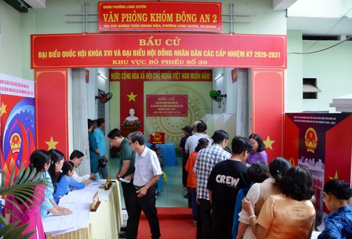 Không khí đi bầu cử tại tổ bầu cử số 39, khóm Đông An 2 (thuộc đơn vị bầu cử số 6), phường Long Xuyên