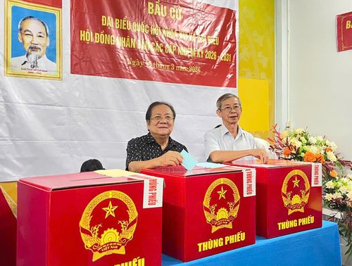 Cử tri ấp Thị 1, xã Chợ Mới tham gia bầu cử.