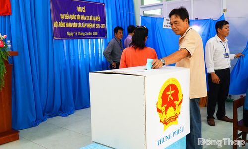 Cử tri xã Gia Thuận tham gia bỏ phiếu.