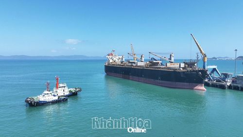 Cảng tổng hợp quốc tế Nam Vân Phong.