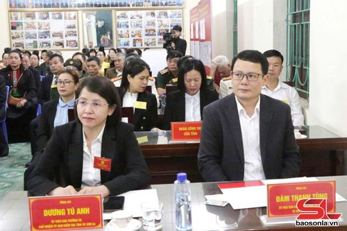 Các đại biểu tham dự.