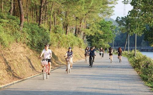 Trải nghiệm đạp xe ở công viên hồ Thủy Tiên