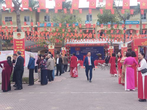Không khí ngày bầu cử phấn khởi, tự hào