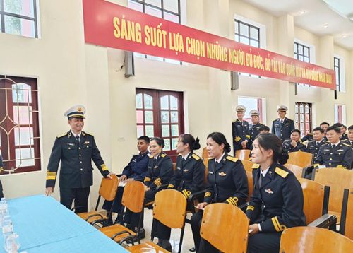 Chính ủy Quân chủng Hải quân, Phó Đô đốc Nguyễn An Phong với các cử tri Lữ đoàn Đặc công 126 Hải quân