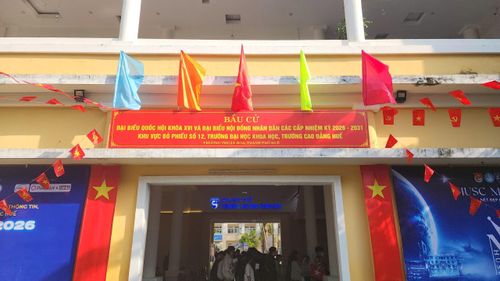 Hàng nghìn cử tri là sinh viên theo học tại các trường đại học, cao đẳng trên địa bàn TP. Huế đã thực hiện quyền và nghĩa vụ công dân