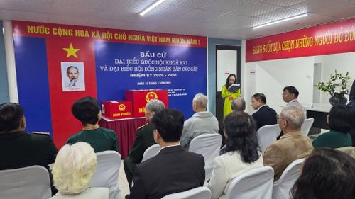 Khai mạc điểm bầu cử. Ảnh: Phương Anh