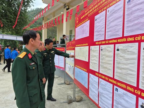Các cán bộ, chiến sỹ thuộc Đoàn Kinh tế Quốc phòng 5 đã có mặt từ sớm để chuẩn bị tham gia bỏ phiếu