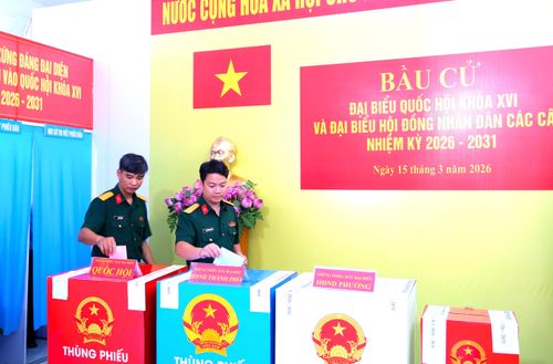 Tại điểm bầu cử, được sự hướng dẫn của các thành viên Tổ bầu cử, Hòa thượng Chủ tịch HĐTS cùng chư Tăng chùa Minh Đạo và người dân trên địa bàn đã thực hiện các thủ tục chọn ra những vị lãnh đạo xứng đáng
