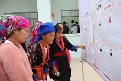 Cử tri xã Sính Phình đi bầu cử đảm bảo thời gian, quy định