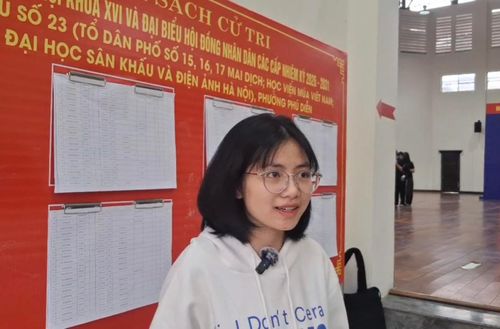 Cử tri Lê Thị Tú – sinh viên năm cuối chuyên ngành Biên kịch Điện ảnh, Trường Đại học Sân khấu - Điện ảnh Hà Nội