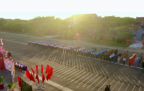 Cử tri đảo Trường Sa có mặt từ sớm để tham gia bầu cử