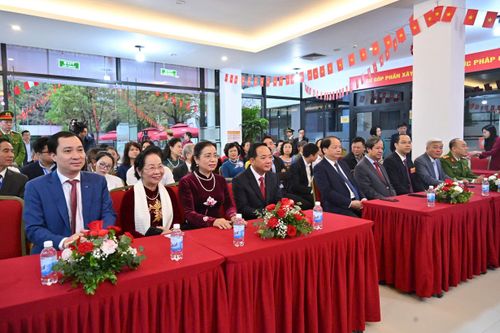 Ủy viên Bộ Chính trị, Bí thư Trung ương Đảng, Trưởng ban Tuyên giáo và Dân vận Trung ương Trịnh Văn Quyết tham gia bỏ phiếu tại Khu vực bỏ phiếu số 16, phường Đại Mỗ, Hà Nội