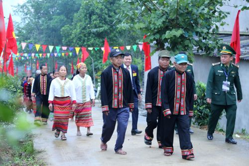 Bà con dân tộc Chứt háo hức đi bầu cử