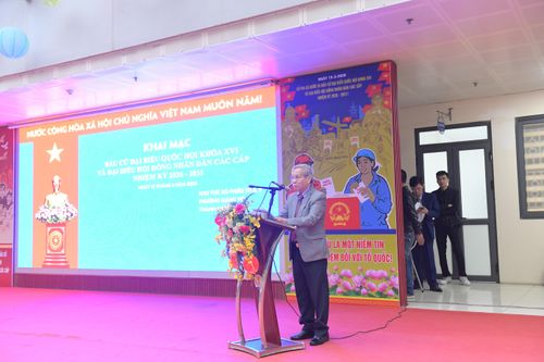 Khai mạc khu vực bỏ phiếu số 8, 9 tại Trường Tiểu học Kim Đồng, phường Giảng Võ