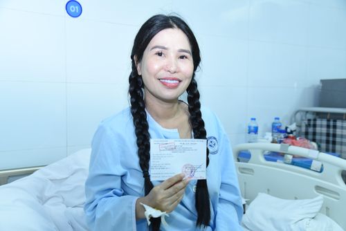 Cử tri tại Bệnh viện Phụ sản Trung ương tham gia bỏ phiếu. Ảnh: Xuân Quý