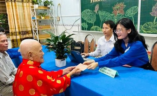 Cử tri 100 tuổi Đặng Chưởng kỳ vọng tìm ra người tài phục vụ cho nhân dân, cho đất nước