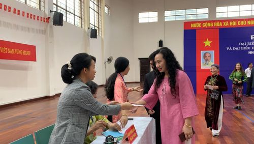 Đông đảo nghệ sĩ và sinh viên ngành nghệ thuật đã hoàn thành bỏ phiếu từ sớm