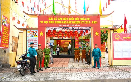 Khu vực bỏ phiếu số 5 phường Nha Trang bố trí các lực lượng đón tiếp, hướng dẫn cử tri chu đáo