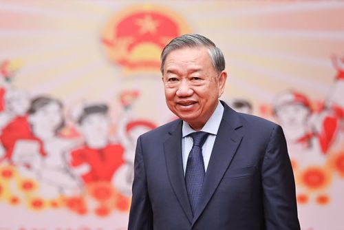 Tổng Bí thư Tô Lâm tại điểm bỏ phiếu bầu cử Trường THPT Phan Đình Phùng, phường Ba Đình, Hà Nội. Ảnh: Phạm Thắng