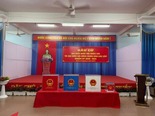 Khu vực bỏ phiếu tại phường Nha Trang được chuẩn bị chu đáo trước giờ mở cửa