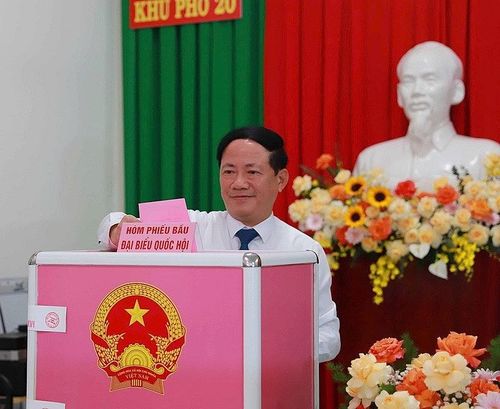 Chủ tịch UBND tỉnh Gia Lai Phạm Anh Tuấn bỏ phiếu bầu trong Ngày bầu cử đại biểu Quốc hội khóa XVI và đại biểu HĐND các cấp nhiệm kỳ 2026 - 2031