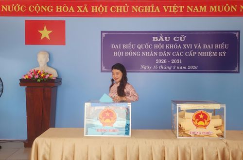 Cử tri bỏ phiếu bầu cử tại Tây Ninh