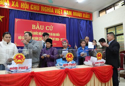 Cử tri xã Trường Hà tiến hành bỏ phiếu bầu đại biểu Quốc hội Khóa XVI và đại biểu HĐND các cấp nhiệm kỳ 2026-2031