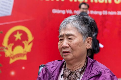 Bà Nguyễn Thị Kim Oanh, 84 tuổi nghẹn ngào chia sẻ. Ảnh: Mạnh Hưng