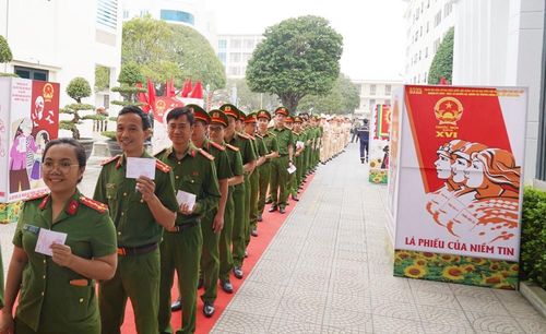 Rộn ràng ngày hội bầu cử