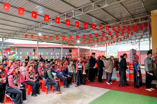 Sáng 15/3, nhiều xã, phường của tỉnh Điện Biên đã đạt tỉ lệ 100% cử tri đi bầu.