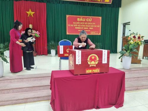 Điểm bầu cử xã Hồng Sơn sáng 15/3. 
