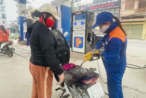 Trong ngày bầu cử 15/3, cán bộ công nhân viên Công ty TNHH MTV Petrolimex Cao Bằng đảm bảo cung ứng xăng, dầu kịp thời và tham gia bầu cử đúng thời gian tại các khu vực bỏ phiếu.
