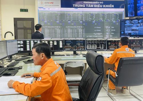 Trung tâm điều khiển Công ty Điện lực Cao Bằng đảm bảo lưới điện vận hành an toàn ổn định trong ngày bầu cử.