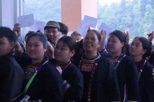Niềm vui, sự phấn khởi của cử tri Mông đen khi tham gia bầu cử đại biểu Quốc hội khóa XVI và đại biểu HĐND các cấp nhiệm kỳ 2026 - 2031.