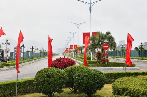 Đặc khu Vân Đồn rực rỡ cờ hoa, đón chào Ngày hội non sông.