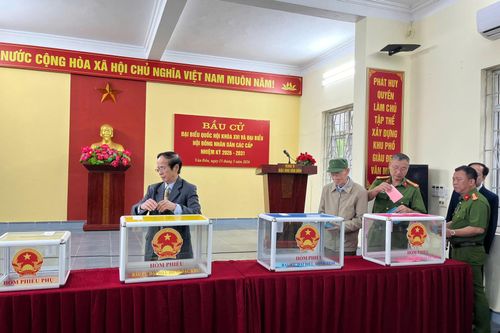 Hoạt động bầu cử diễn ra nền nếp, nghiêm túc nhưng đầy phấn khởi.