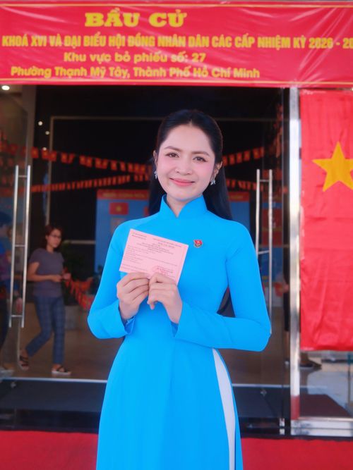 Ca sĩ Duyên Quỳnh