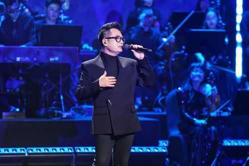 Bằng Kiều thể hiện ca khúc "Cơn mưa băng giá" làm nên tên tuổi.