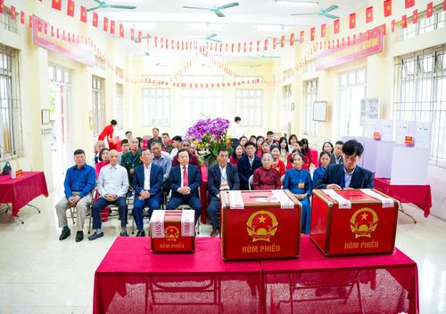 Ông Lý Văn Dũng, Chủ tịch UBND xã Thượng Phúc dự khai mạc tại khu vực số 31, thôn Cống Xuyên 1.